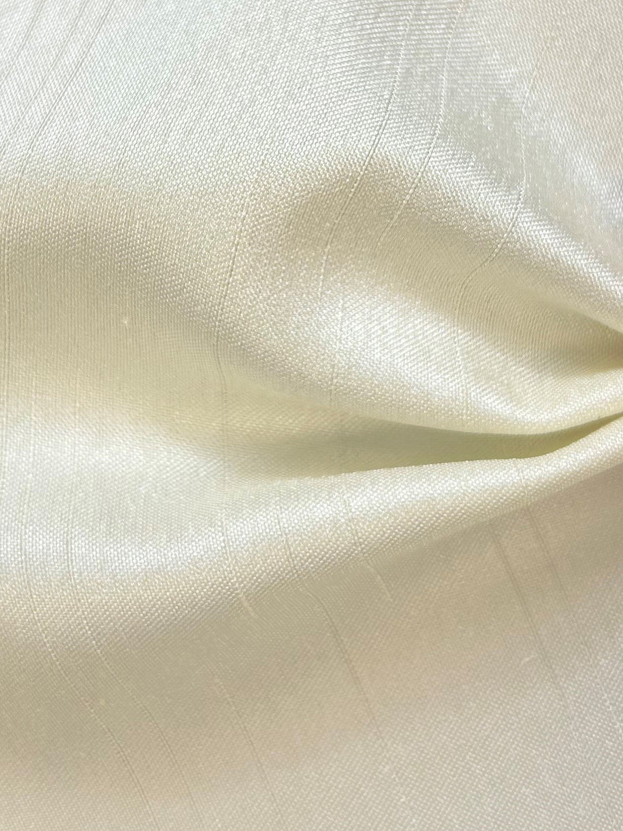 Cremefarbenes Dupion mit Polyester-Satin-Rückseite – Klarheit