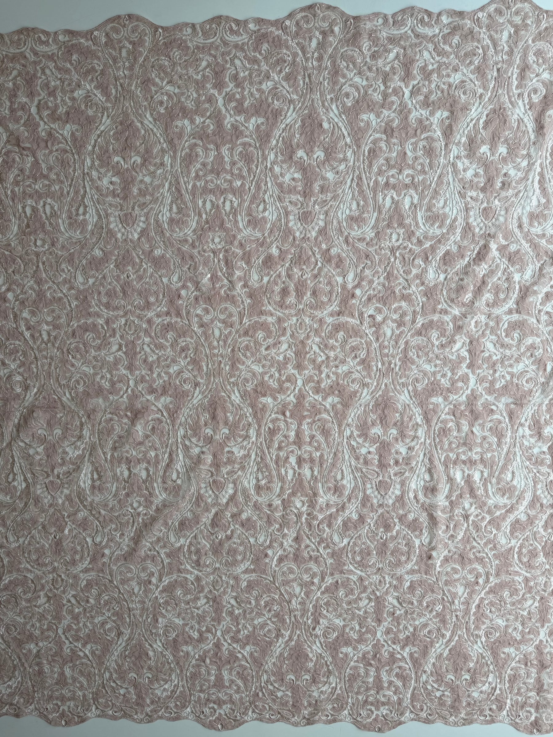 Dunkelrosa bestickter Paillettentüll – EB3008