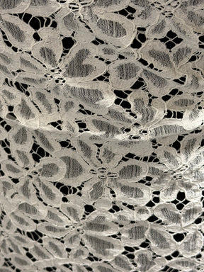 Elfenbeinfarbene französische Spitze mit Kordelstickerei - LA4006