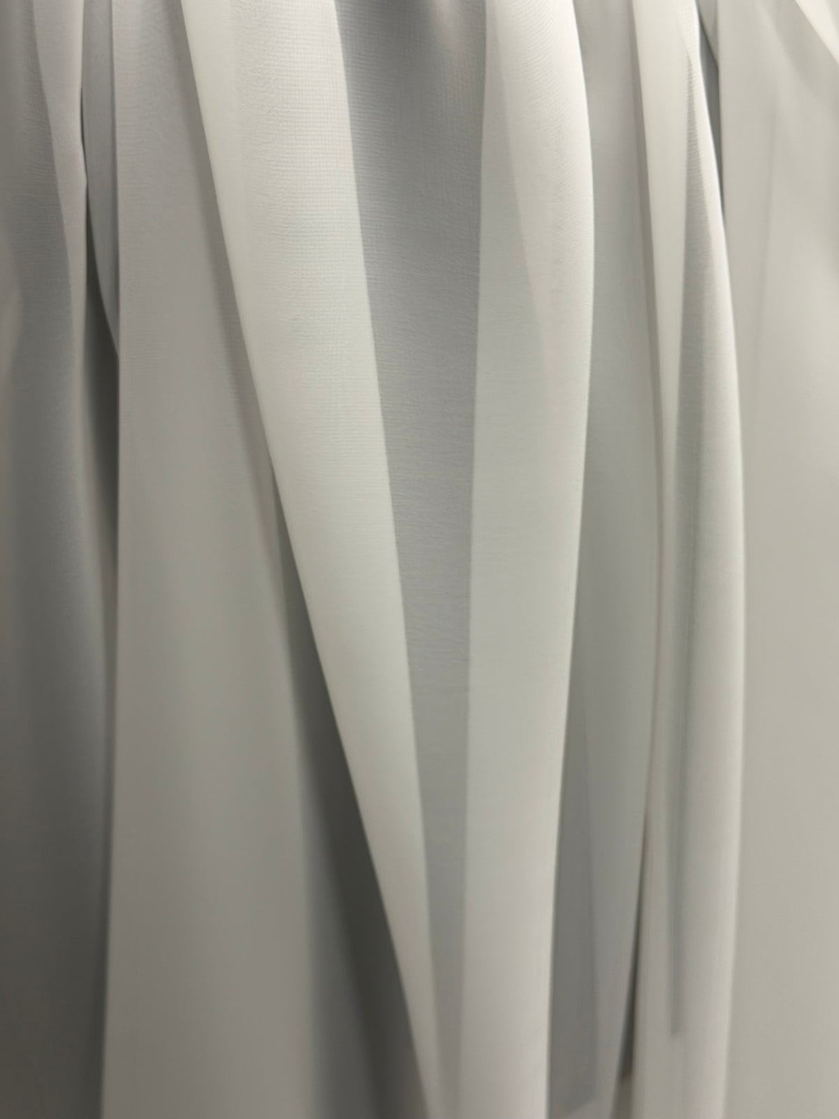 Dunkel elfenbeinfarbener Poly-Chiffon - P58