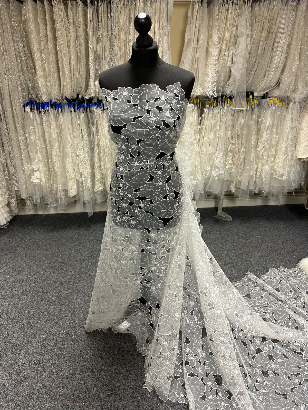 Elfenbeinfarbene Organzaspitze – Fähigkeit