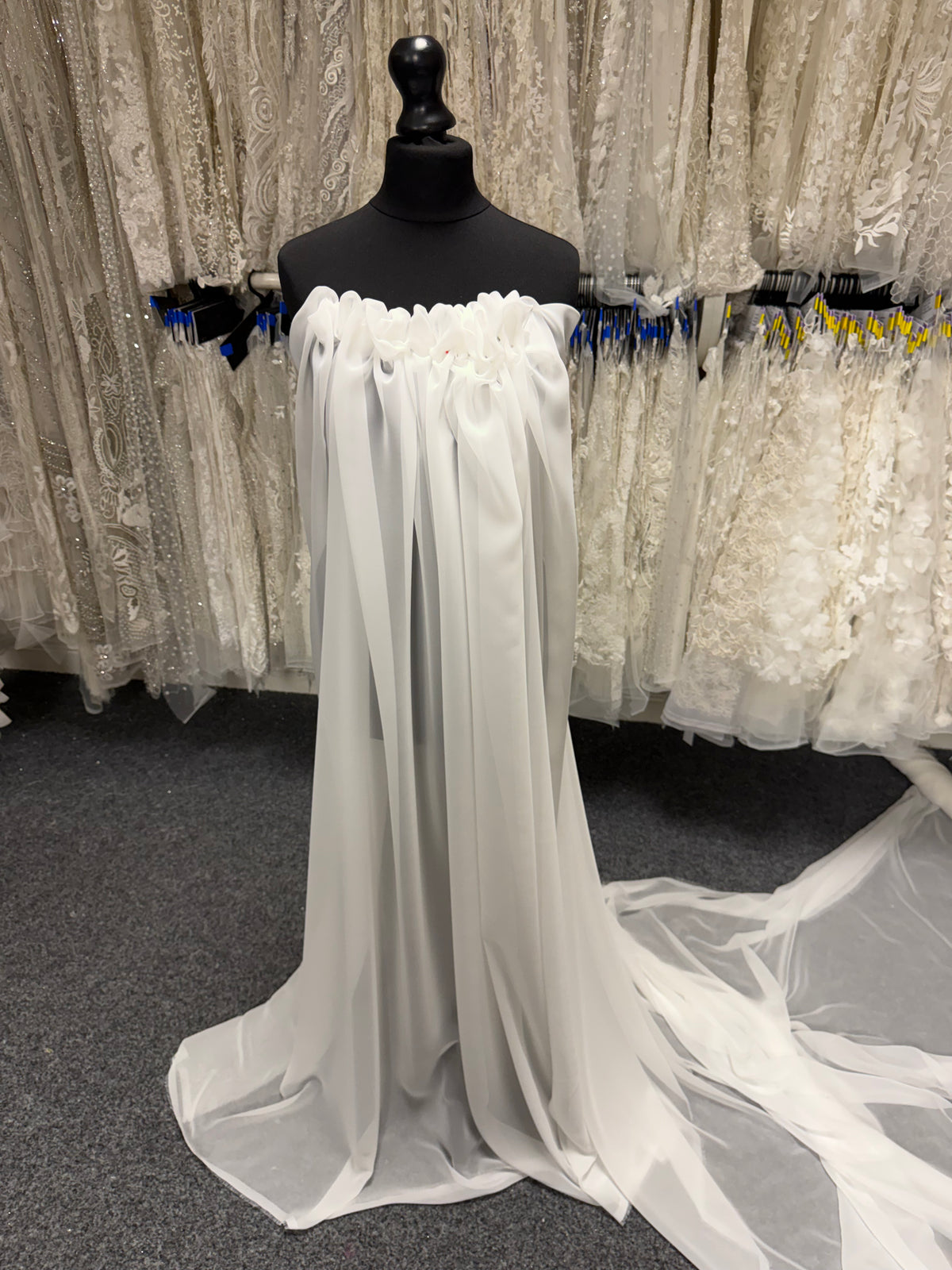 Dunkel elfenbeinfarbener Poly-Chiffon - P58