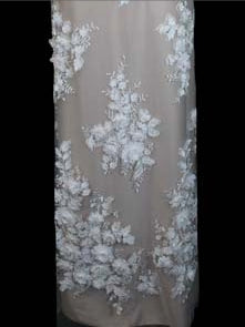 Elfenbeinfarbener/mehrfarbig bestickter Perlentüll - EB1016