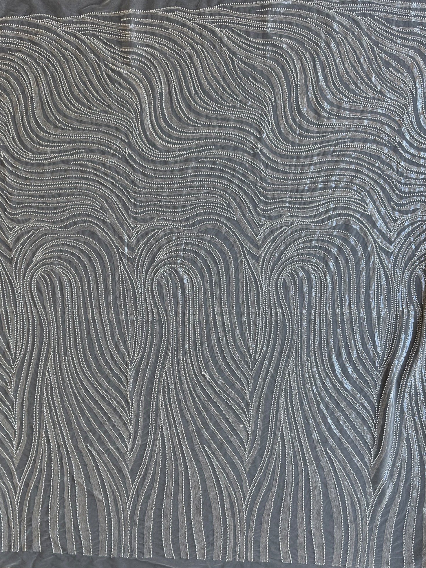 Elfenbeinfarbener, bestickter Perlen-Tüll - EB1028