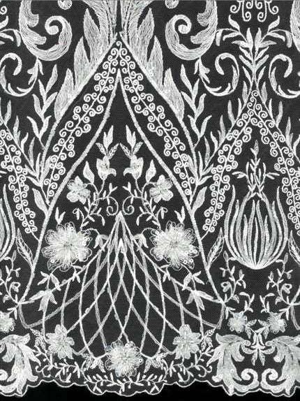 Elfenbeinfarbener, bestickter Tüll mit Perlen - EB1062