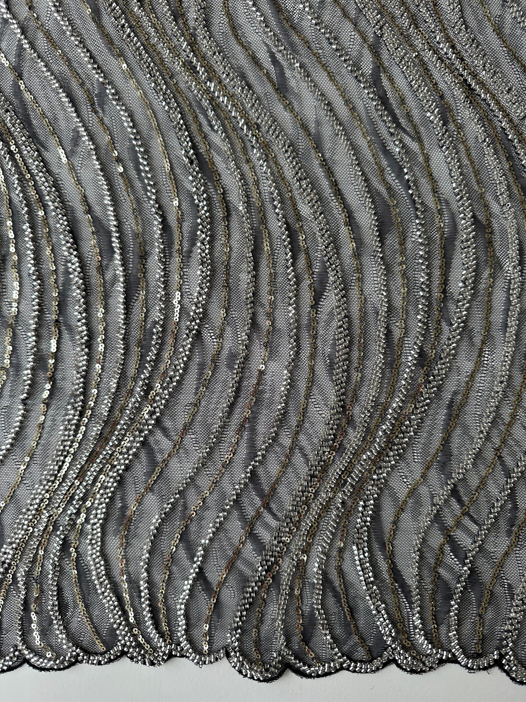 Schwarz und goldverziert - EB1064