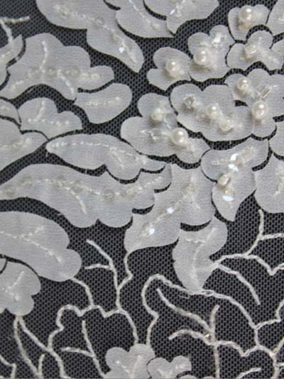 Elfenbeinfarbener, bestickter Tüll mit Perlen - EB1076