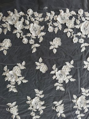 Elfenbeinfarbener, 3D-bestickter Tüll mit Perlen - EB1088