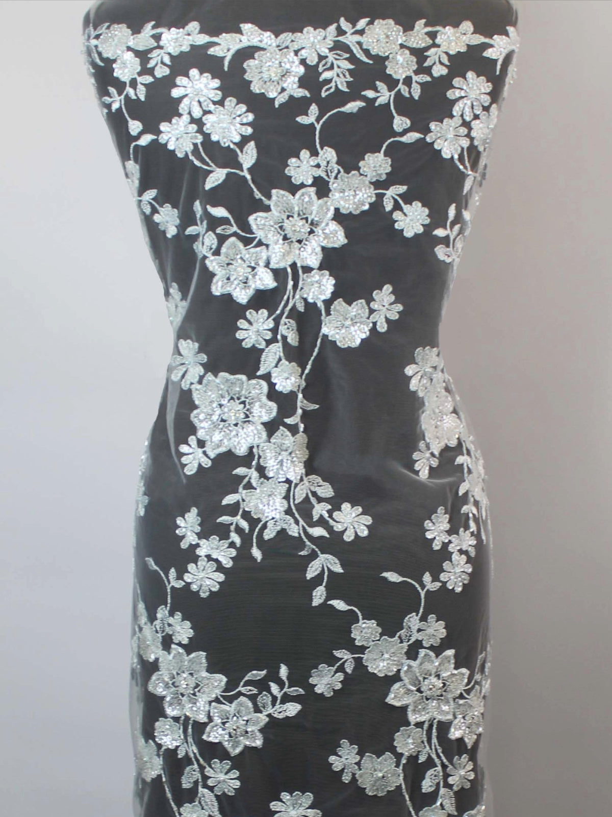 Babyblauer, bestickter Tüll mit Perlen - EB1090