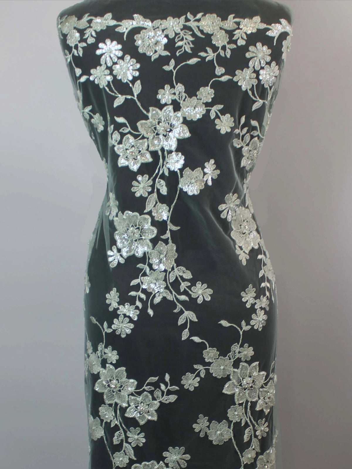 Hellgrüner, bestickter Tüll mit Perlen - EB1090