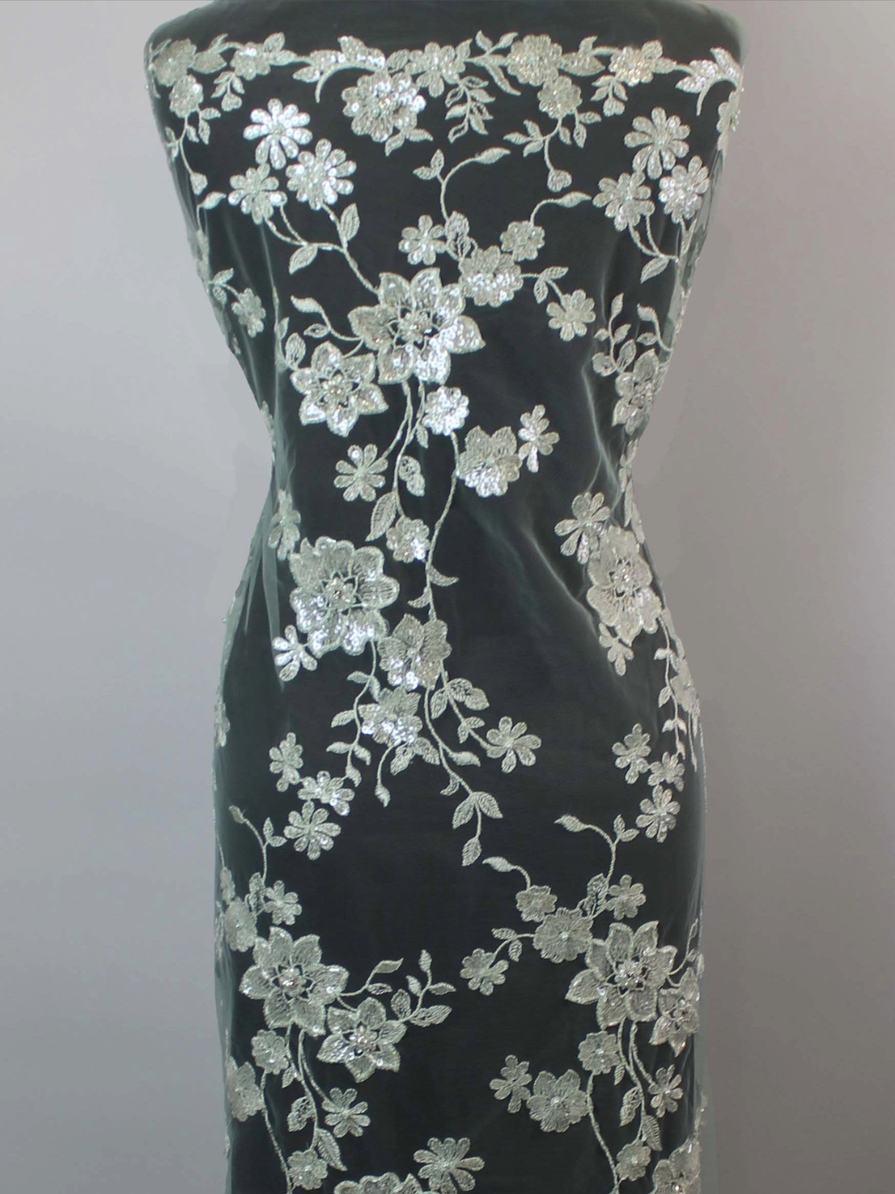 Hellgrüner, bestickter Tüll mit Perlen - EB1090