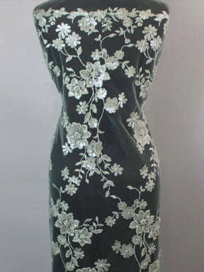 Hellgrüner, bestickter Tüll mit Perlen - EB1090