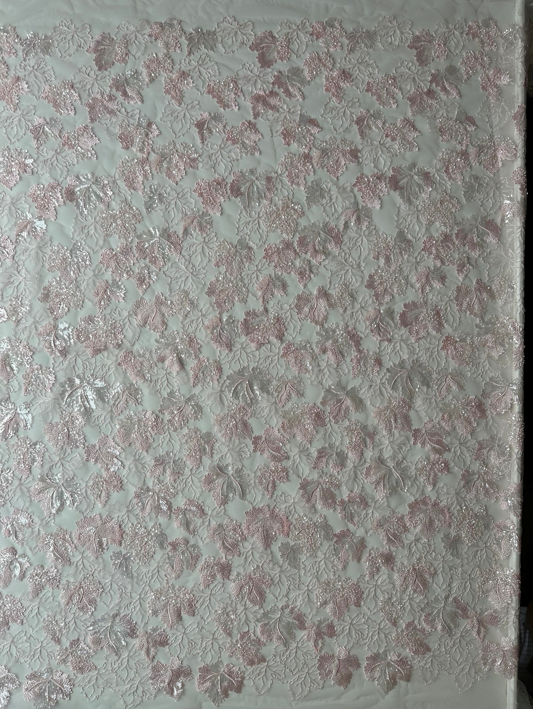 Rosa Pailletten-Stickereispitze - EB1102