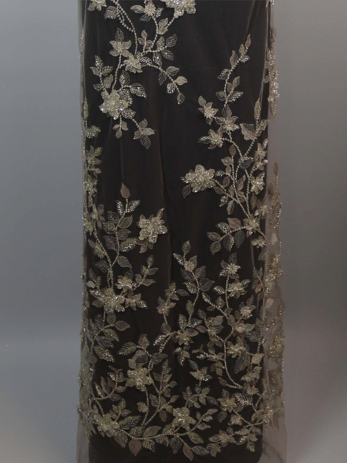 Heller Hautton/Silber bestickter Perlen-Tüll - EB1105