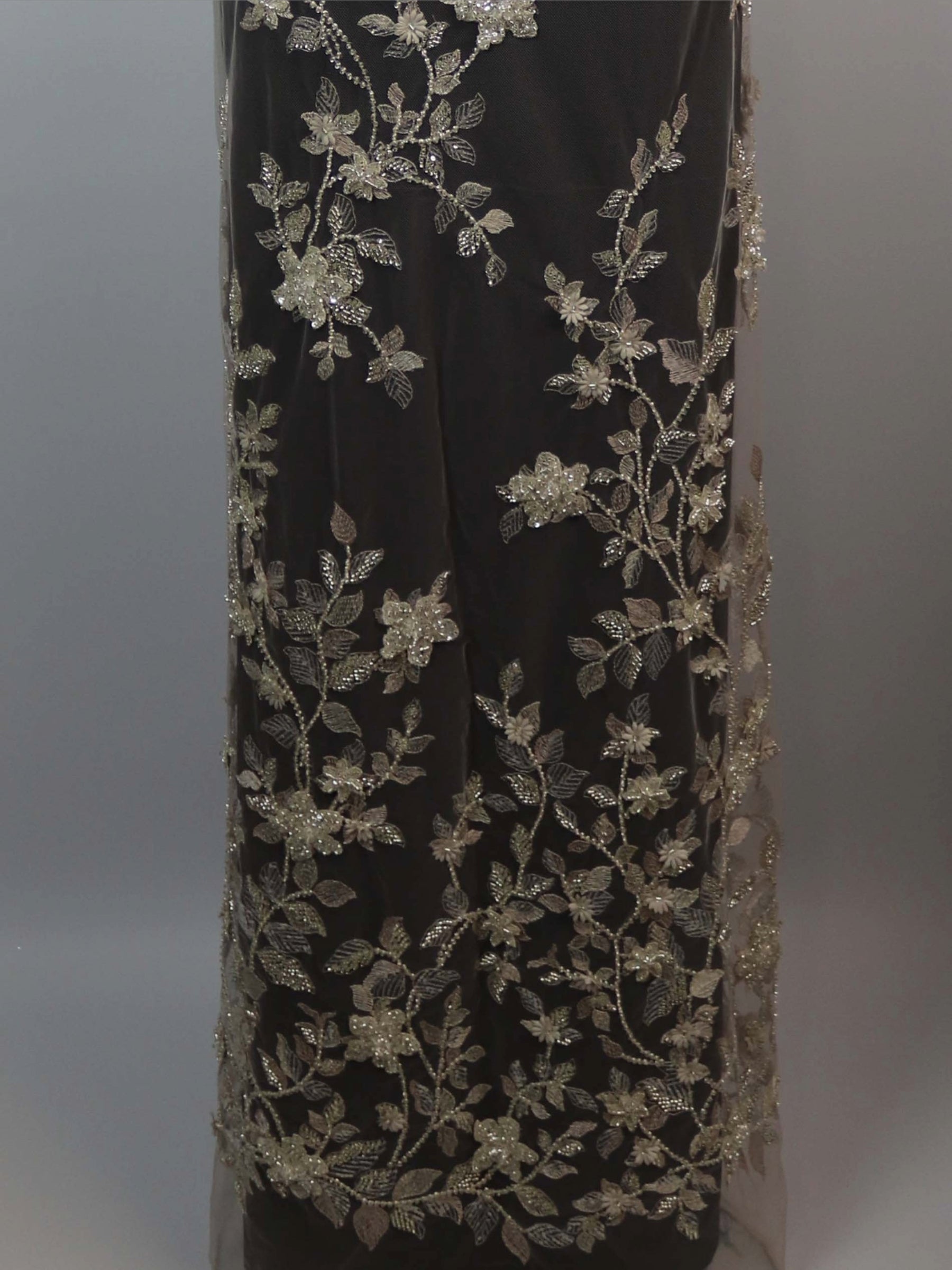 Heller Hautton/Silber bestickter Perlen-Tüll - EB1105