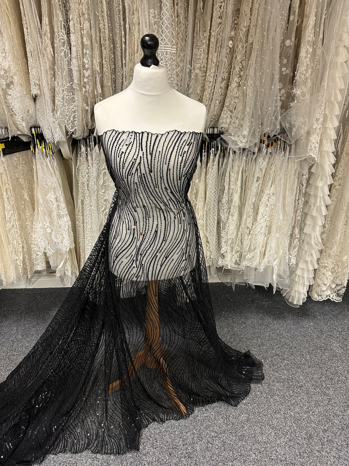 Schwarze Paillettenspitze - EB3011