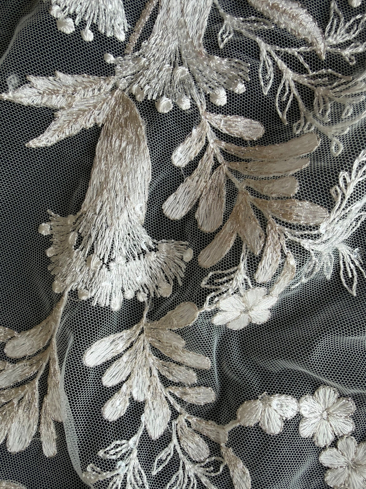 Elfenbeinfarbene Paillettenstickerei-Spitze - EB3028