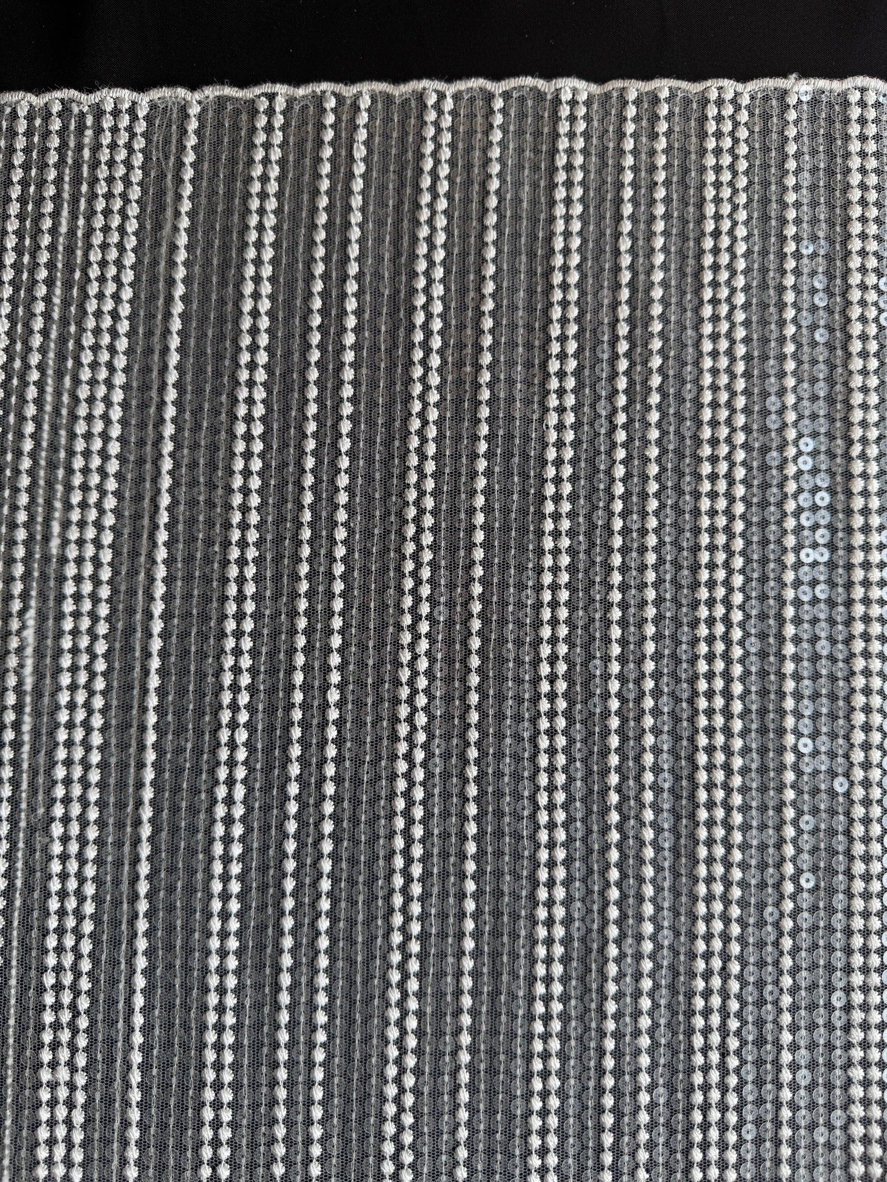 Elfenbeinfarbene Paillettenstickerei-Spitze - EB3037
