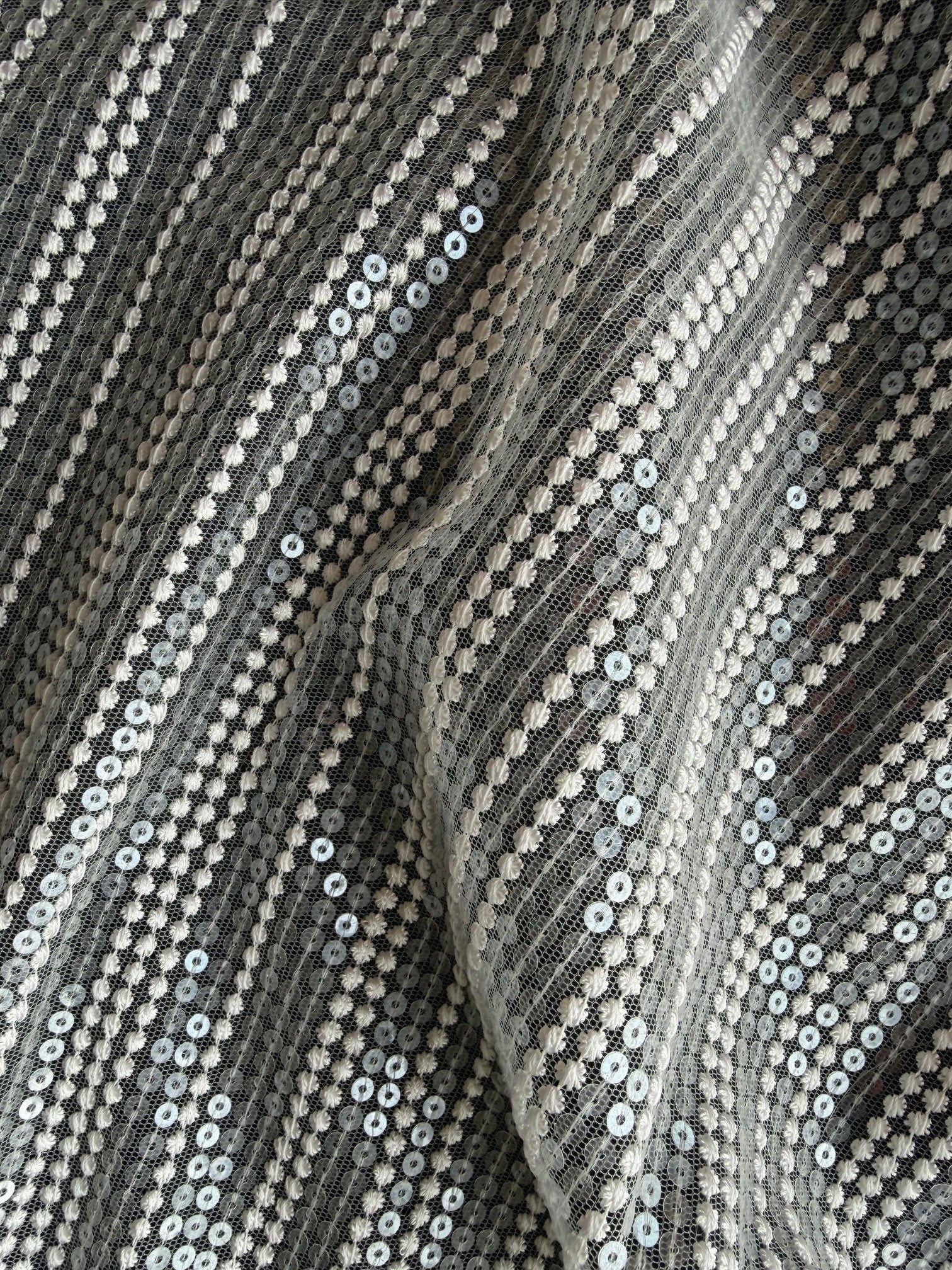 Elfenbeinfarbene Paillettenstickerei-Spitze - EB3037