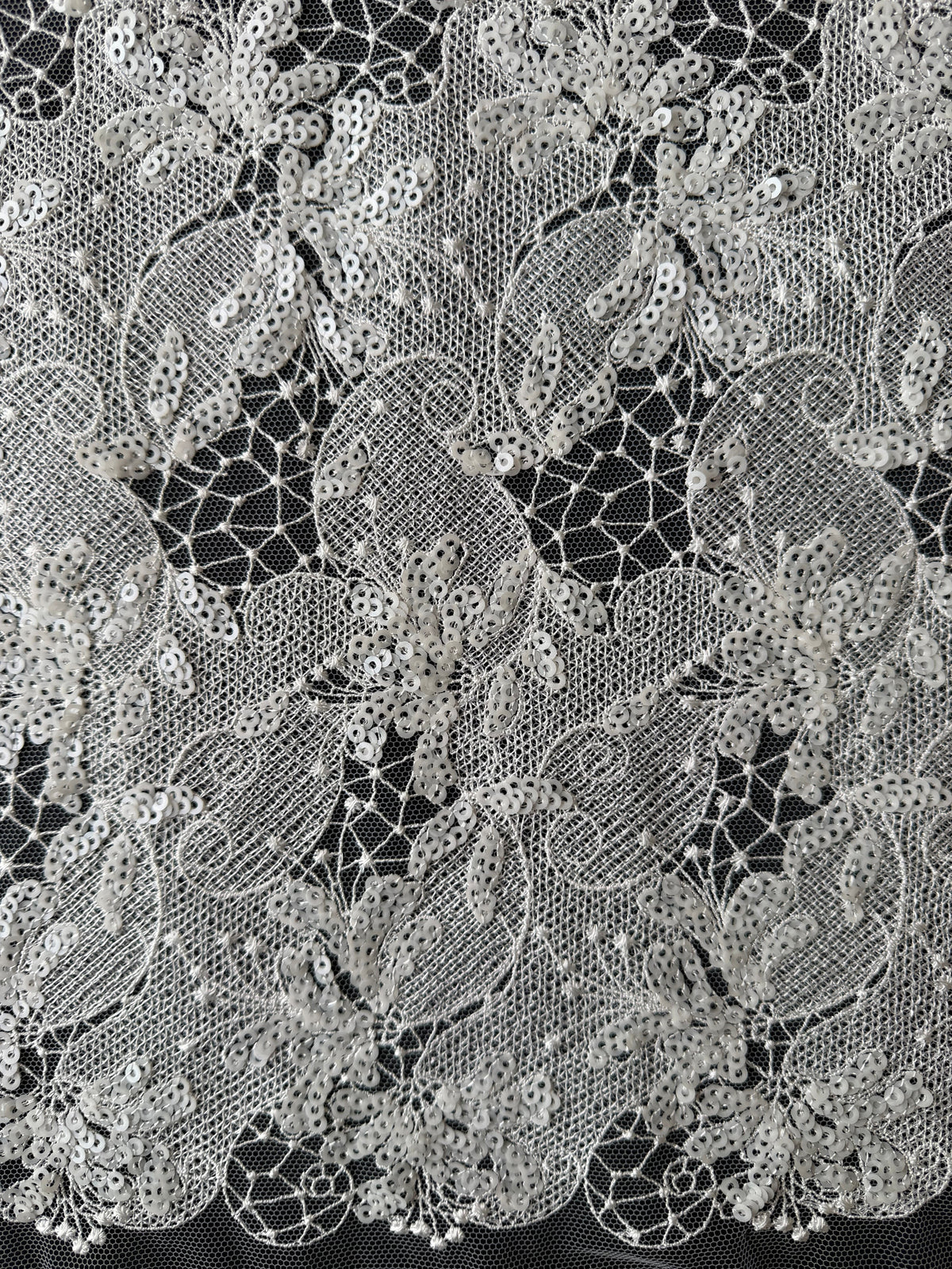 Elfenbeinfarbene Paillettenstickerei-Spitze - EB3038