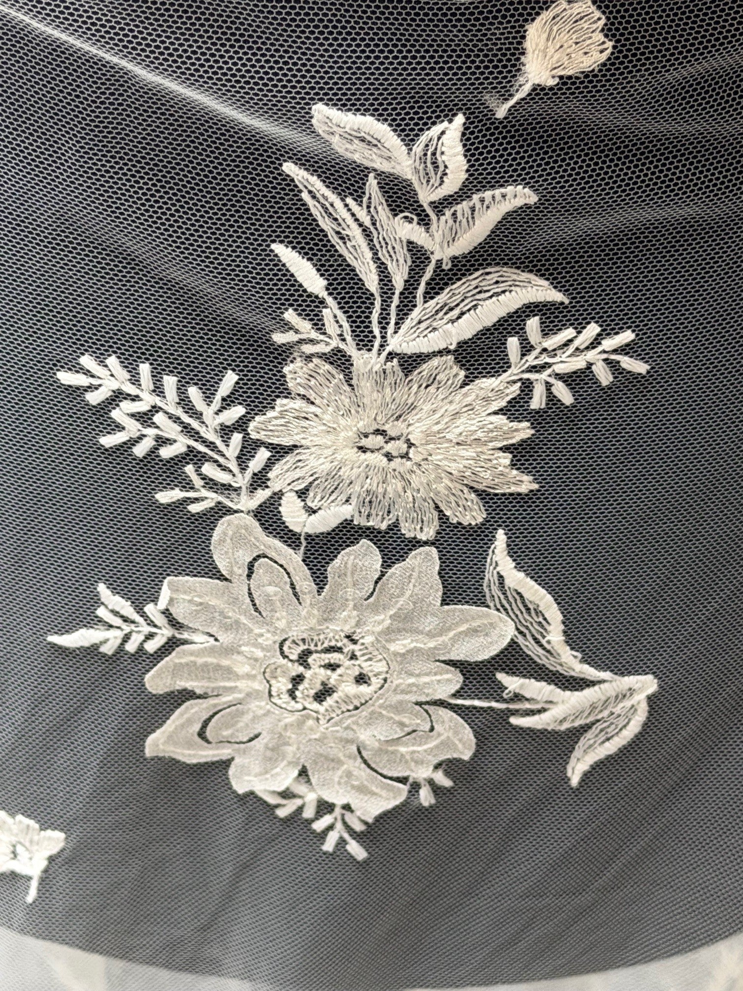 Elfenbeinfarbene Paillettenstickerei-Spitze - EB3041