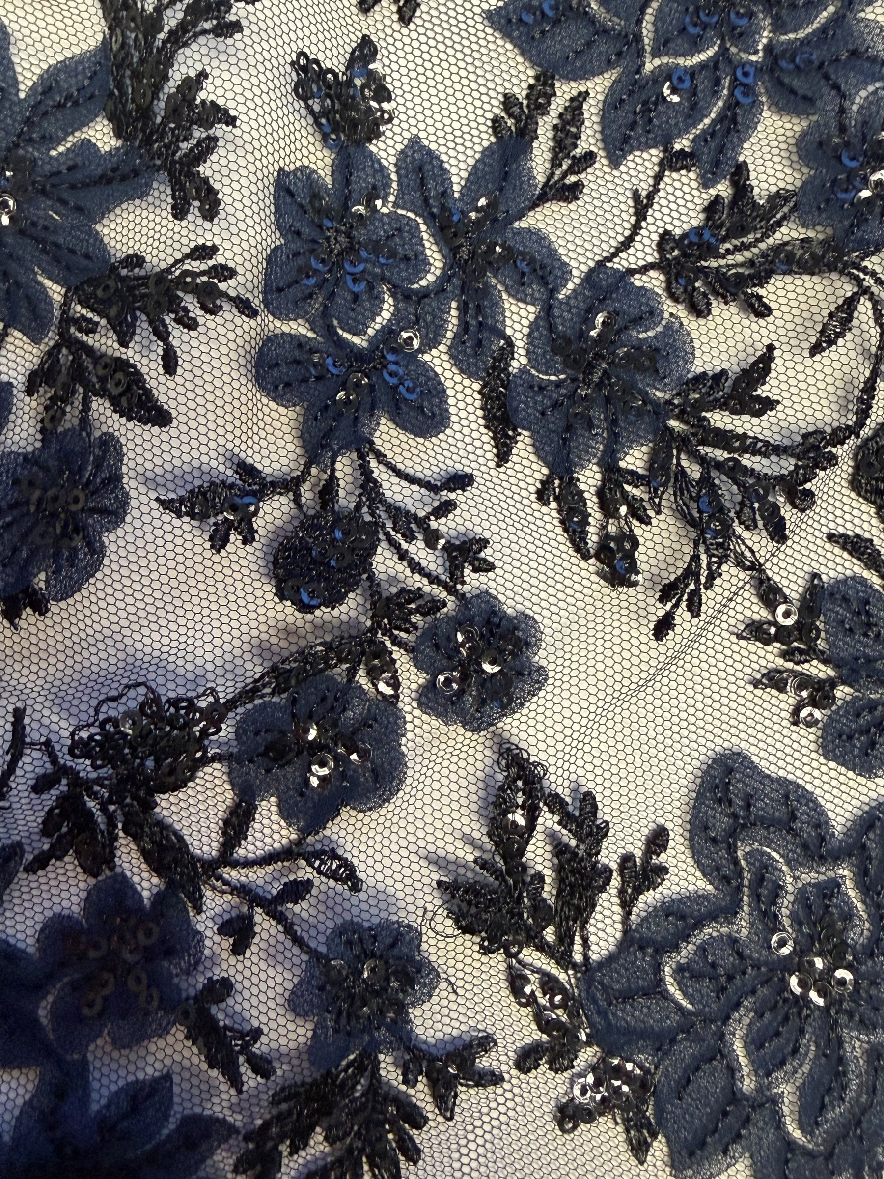 Marineblaue und schwarze bestickte Spitze - EB3053