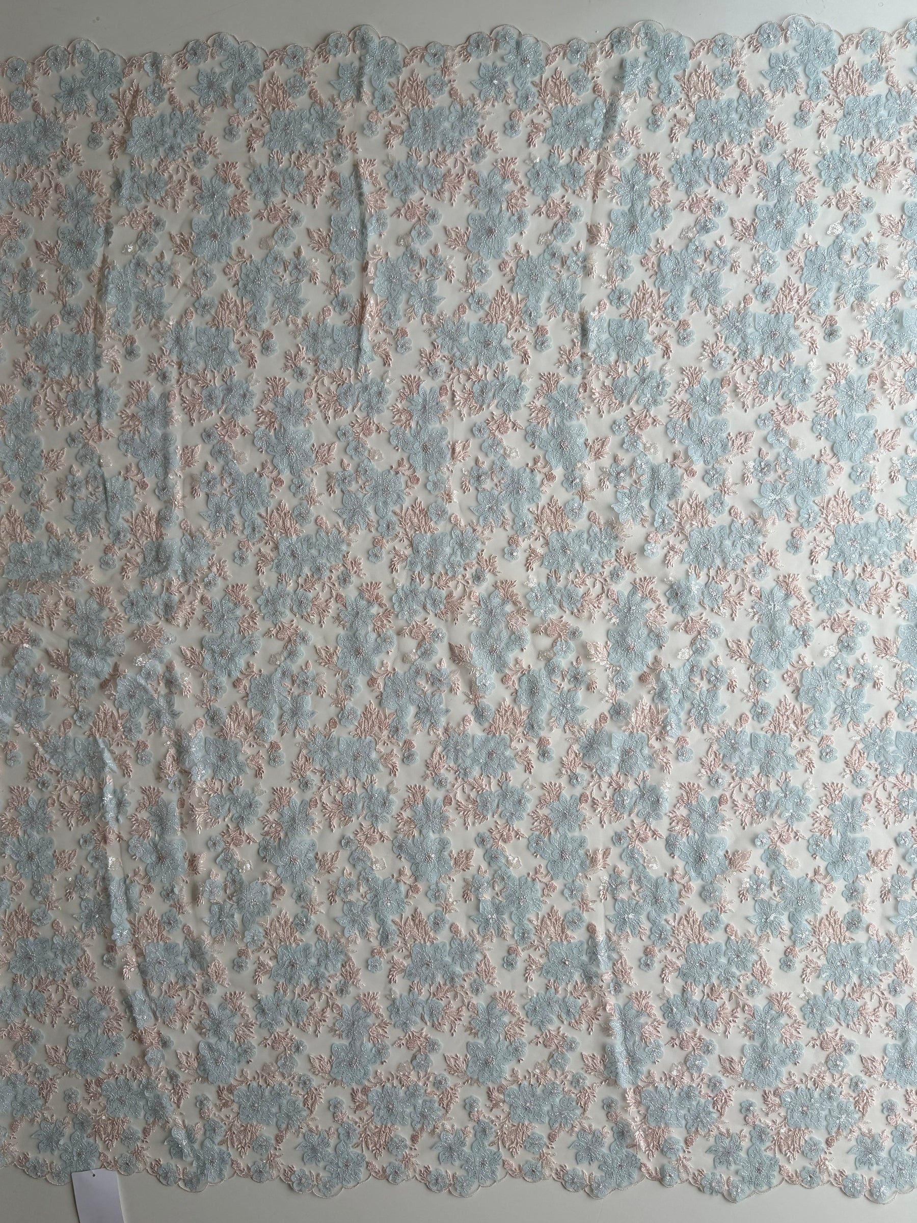 Rosa-blaue bestickte Spitze - EB3053