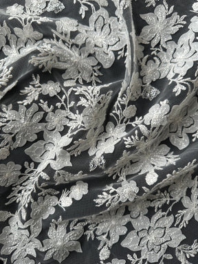 Elfenbeinfarbene, paillettenbesetzte Stickspitze - EB3053