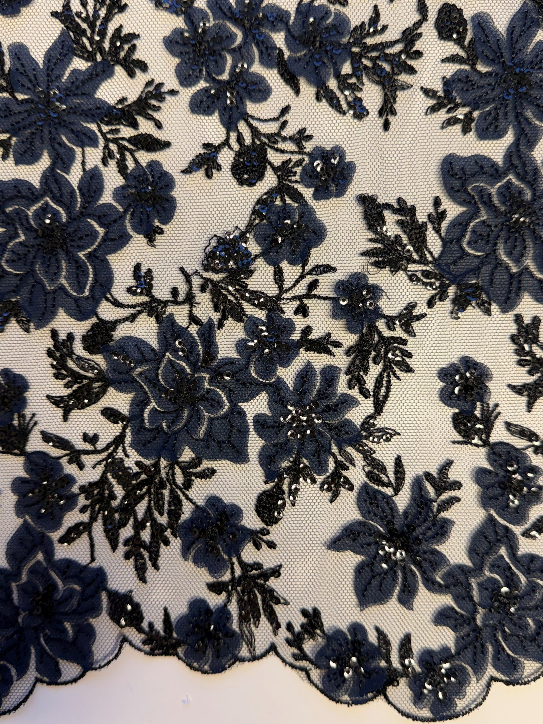 Marineblaue und schwarze bestickte Spitze - EB3053