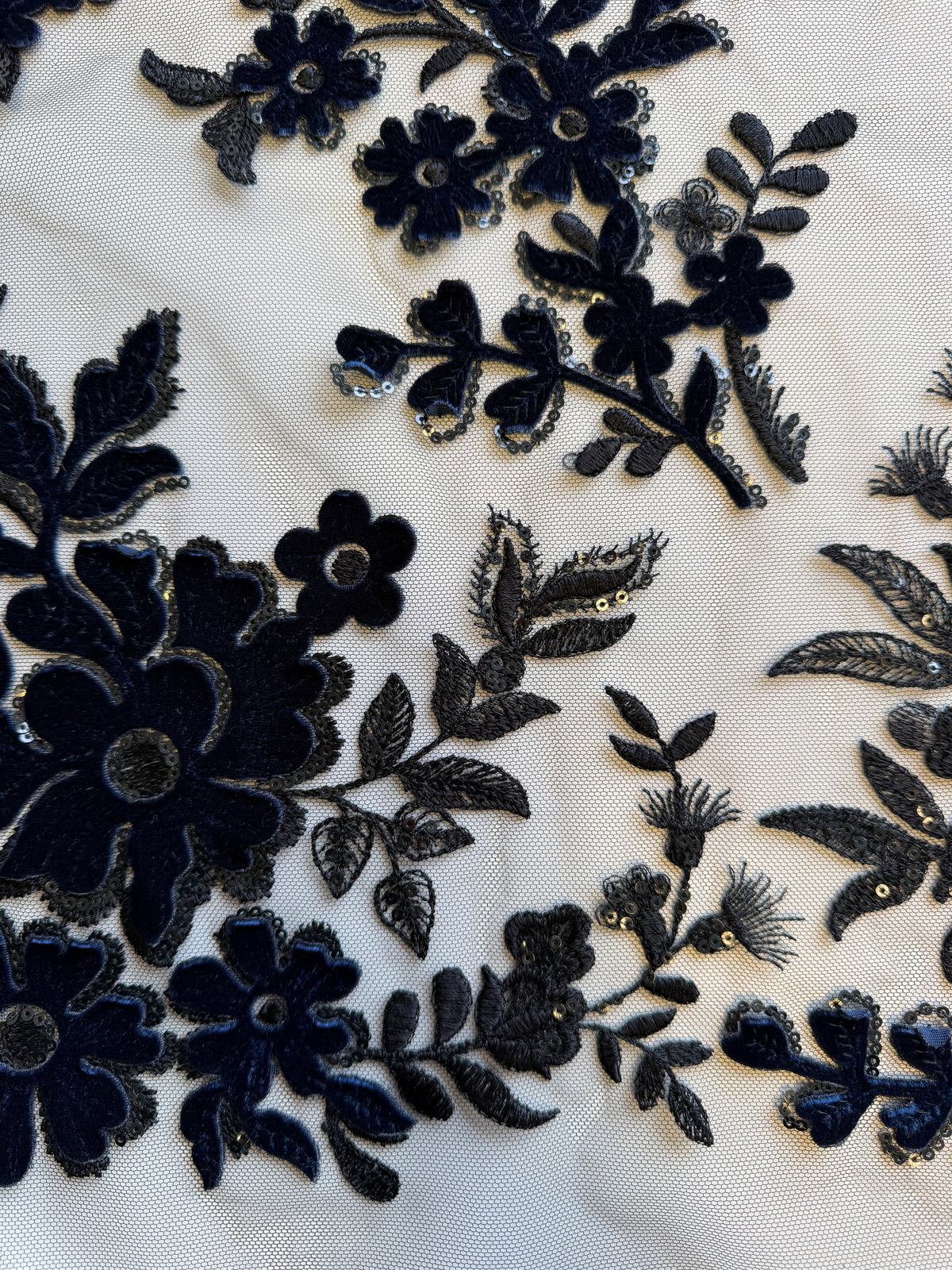 Schwarze 3D-Samtspitze - EB3056