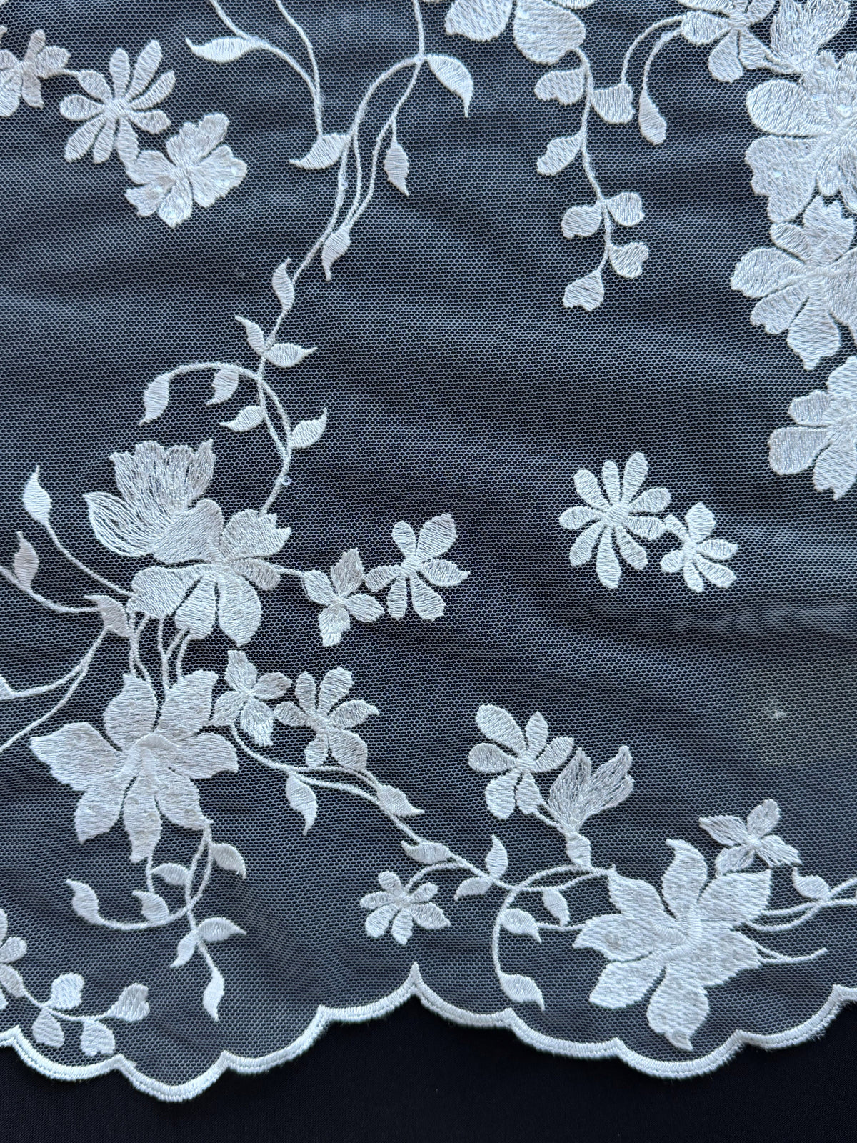 Elfenbeinfarbene Paillettenspitze - EB3063