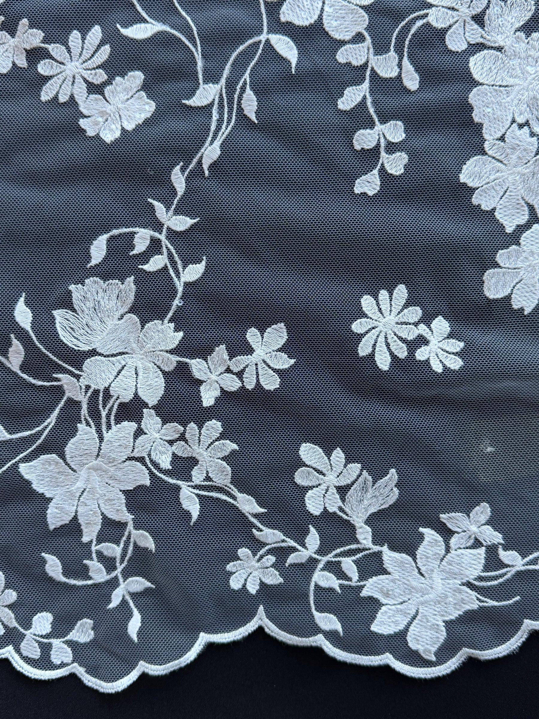 Elfenbeinfarbene Paillettenspitze - EB3063