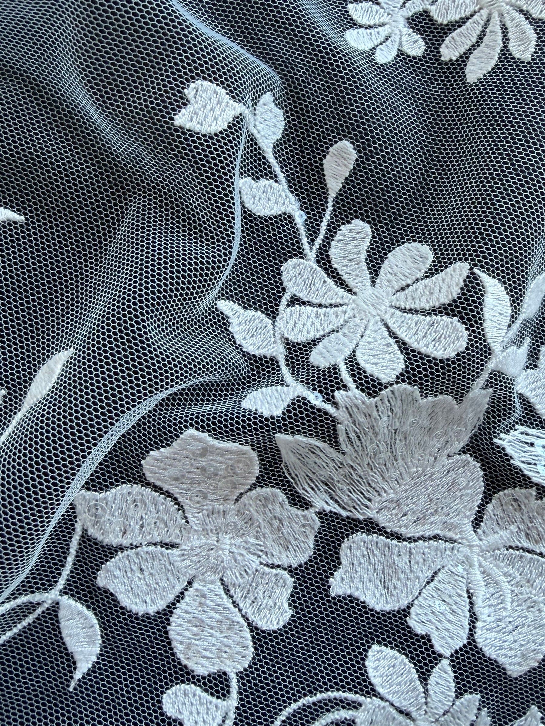 Elfenbeinfarbene Paillettenspitze - EB3063