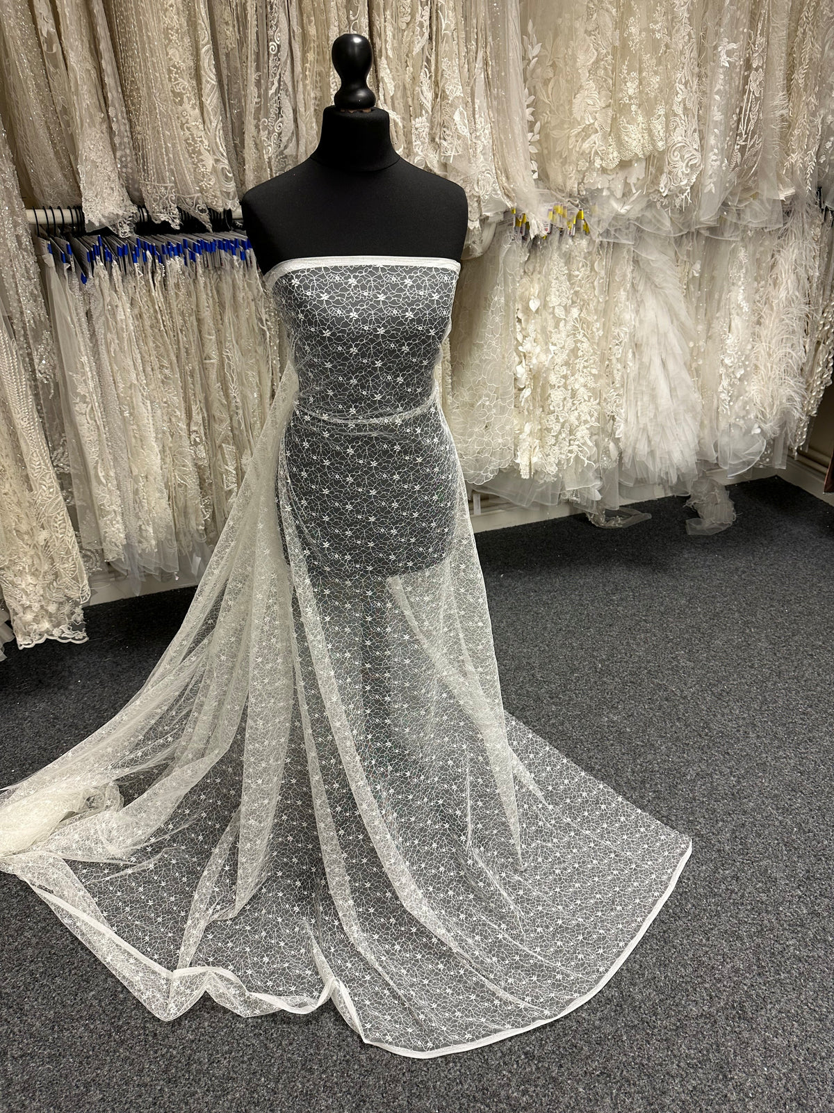 Elfenbeinfarbene Stickspitze - EB5020