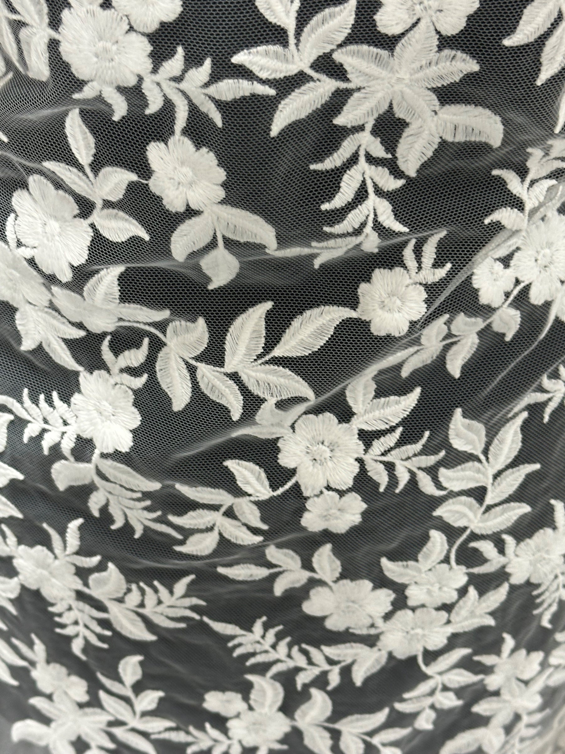 Elfenbeinfarbene bestickte Spitze - EB5031