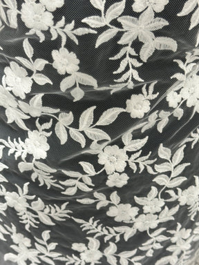 Elfenbeinfarbene bestickte Spitze - EB5031