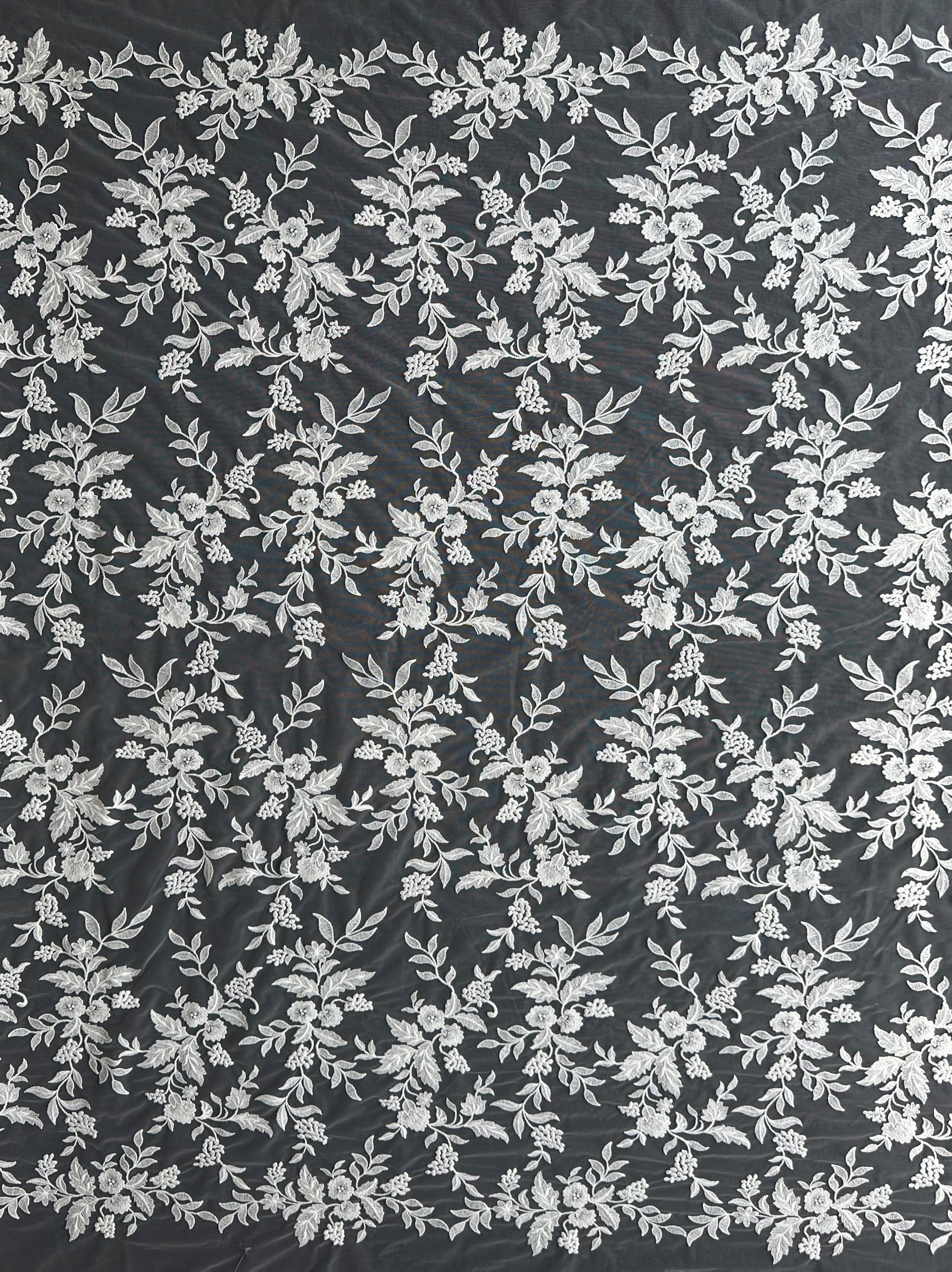 Elfenbeinfarbene bestickte Spitze - EB5039