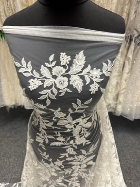 Elfenbeinfarbene bestickte Spitze - EB5039