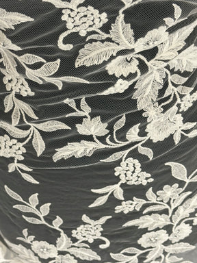 Elfenbeinfarbene bestickte Spitze - EB5039