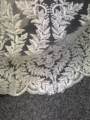 Elfenbeinfarbene Stickspitze - EB5043