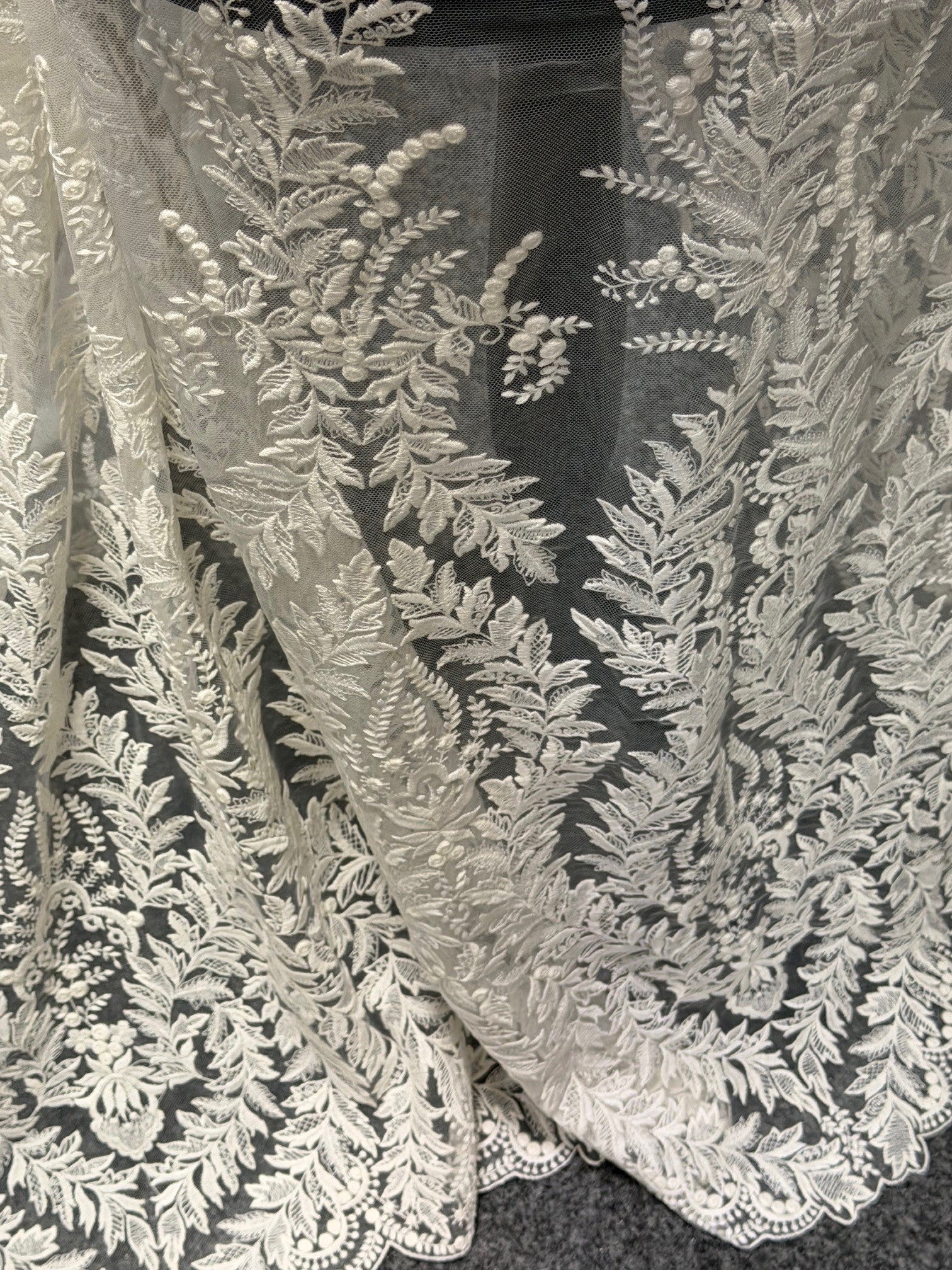 Elfenbeinfarbene Stickspitze - EB5043