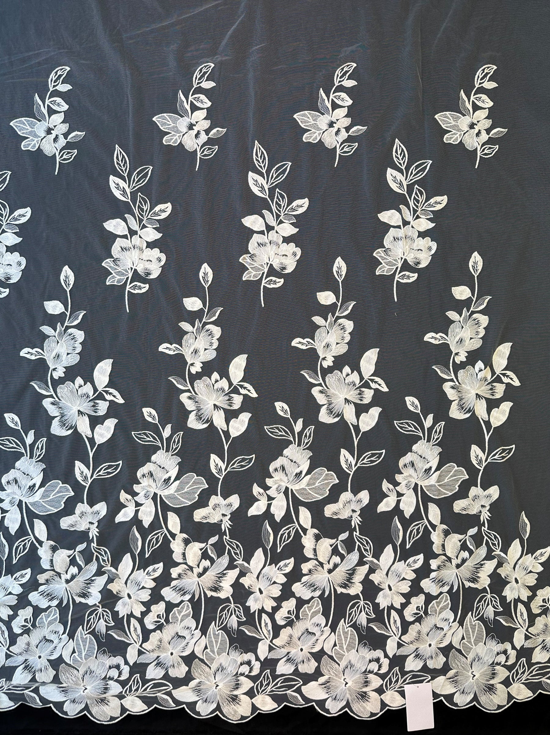 Elfenbeinfarbene bestickte Spitze - EB5049