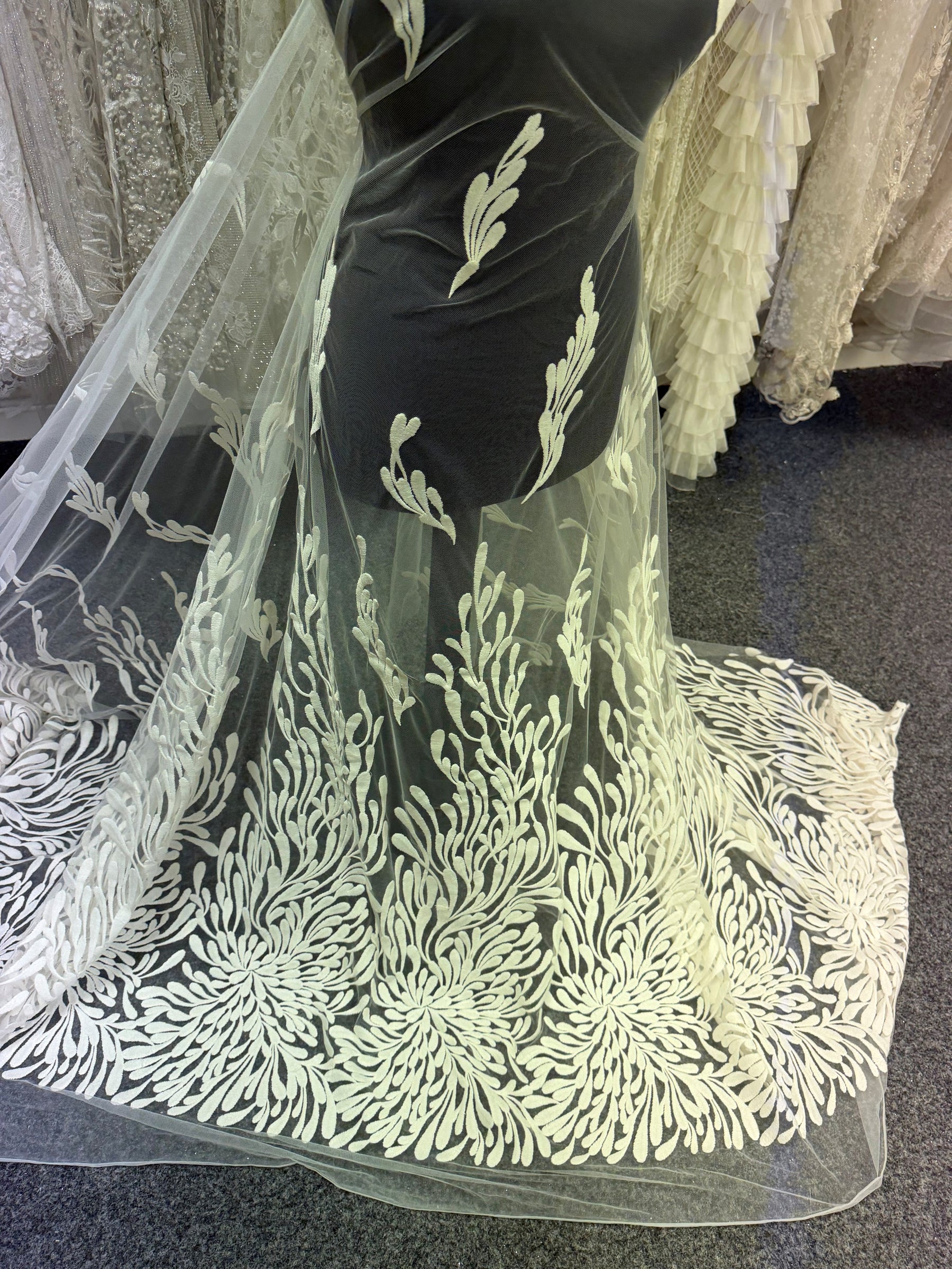 Elfenbeinfarbene Stickspitze - EB5053