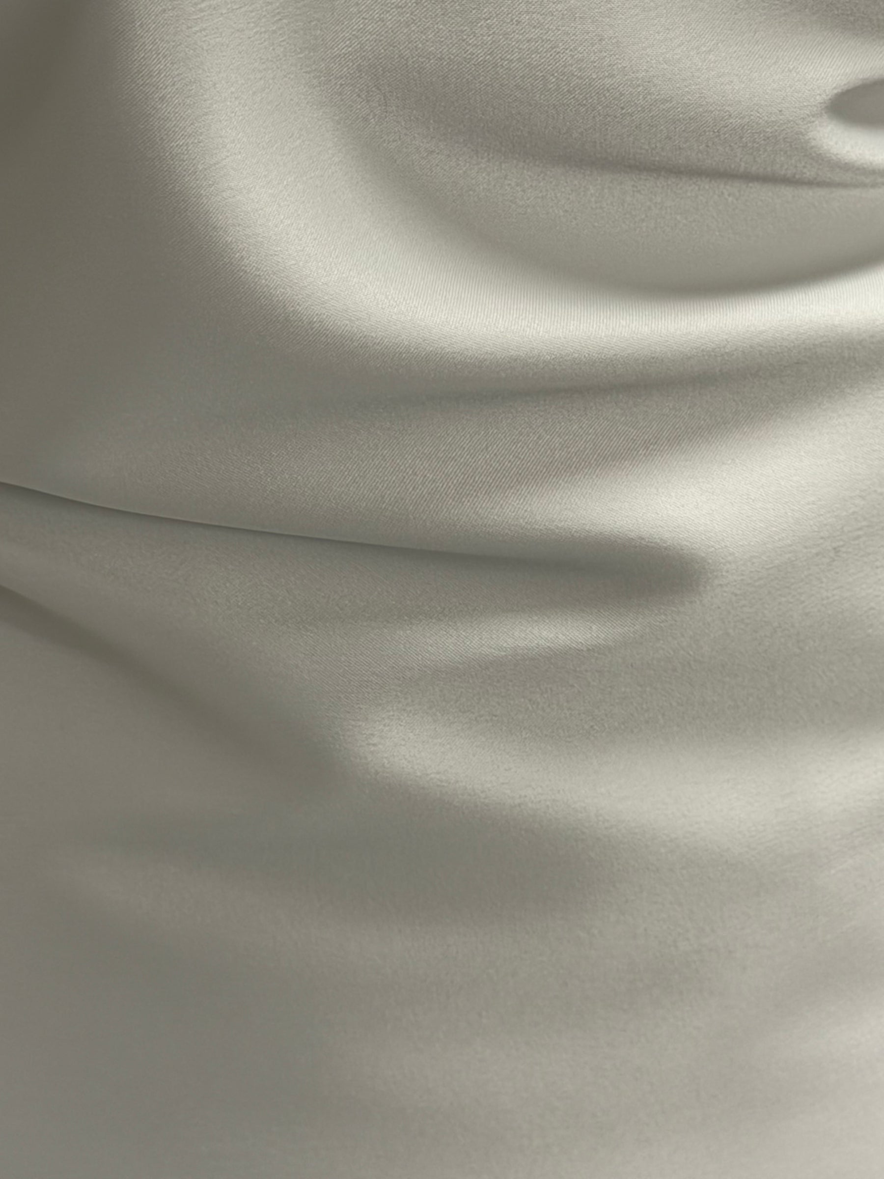 Elfenbeinfarbener Polyester-Lycra-Duchess-Satin - P83