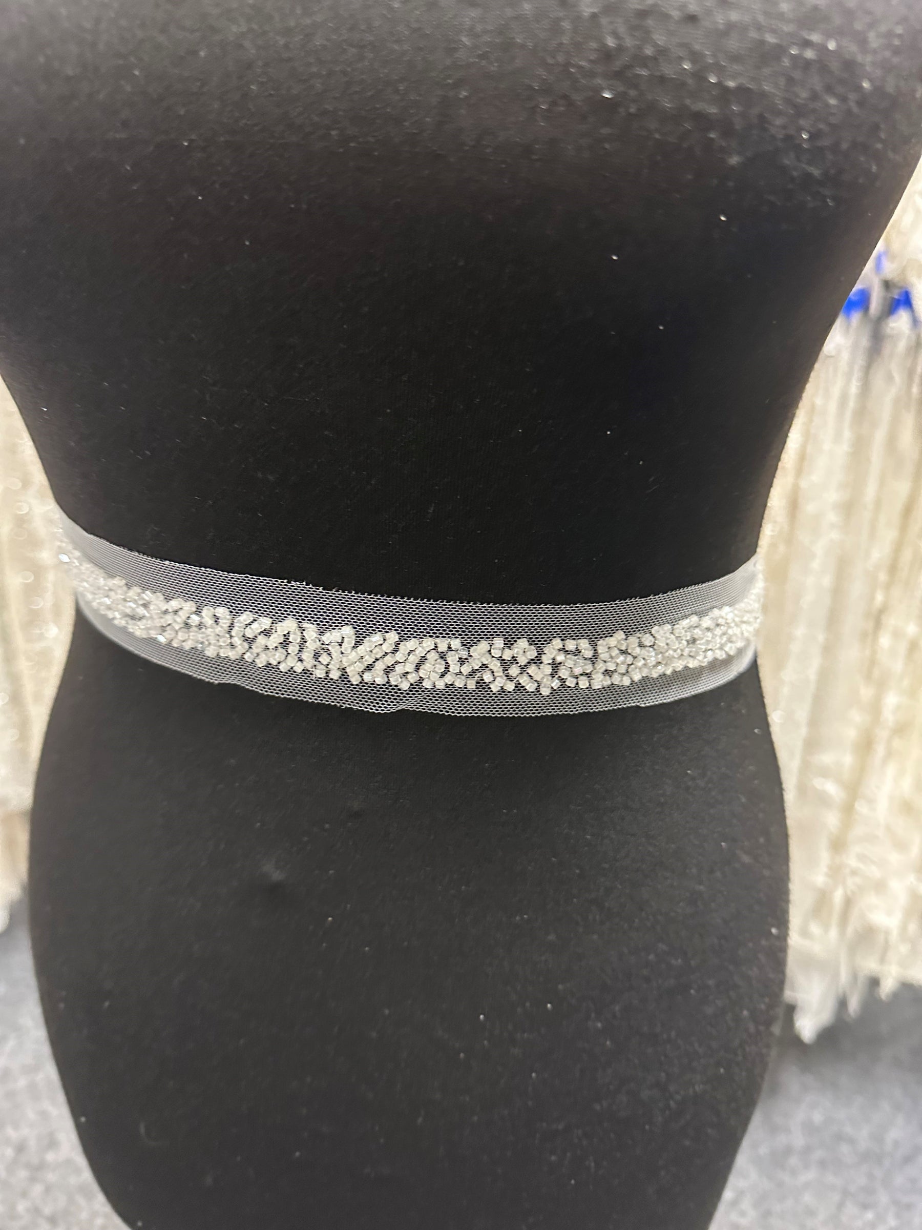 Elfenbeinfarbene, perlenbesetzte Kleiderborte - EH2003