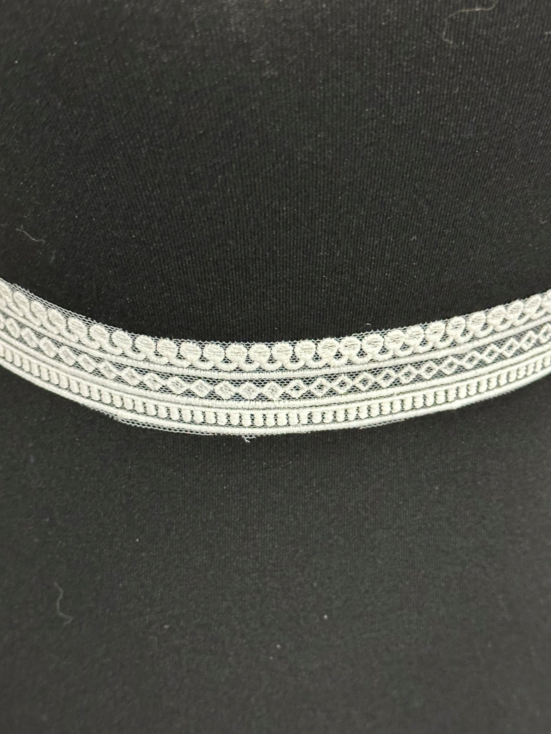 Elfenbeinfarbene Spitzenborte - EH4010