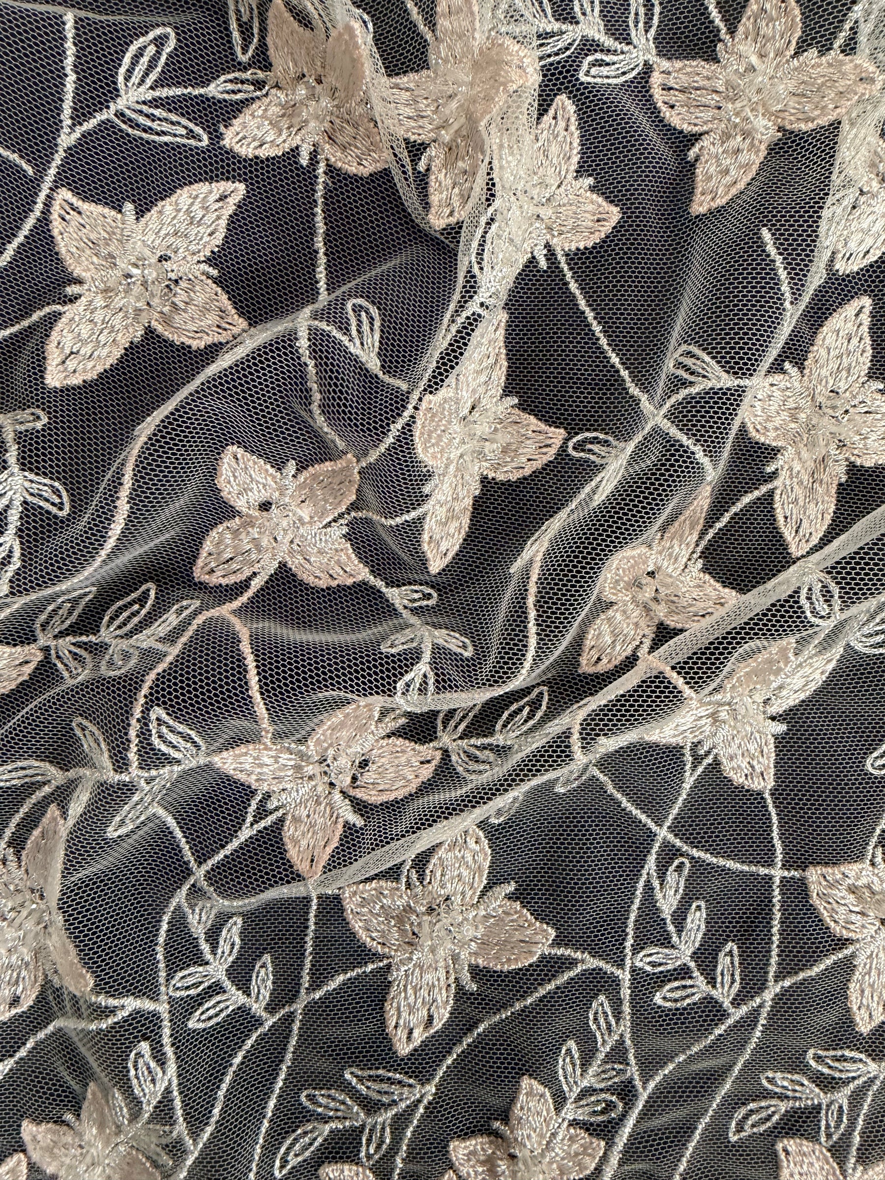 Hellrosa bestickter Tüll mit Perlen - EB1054