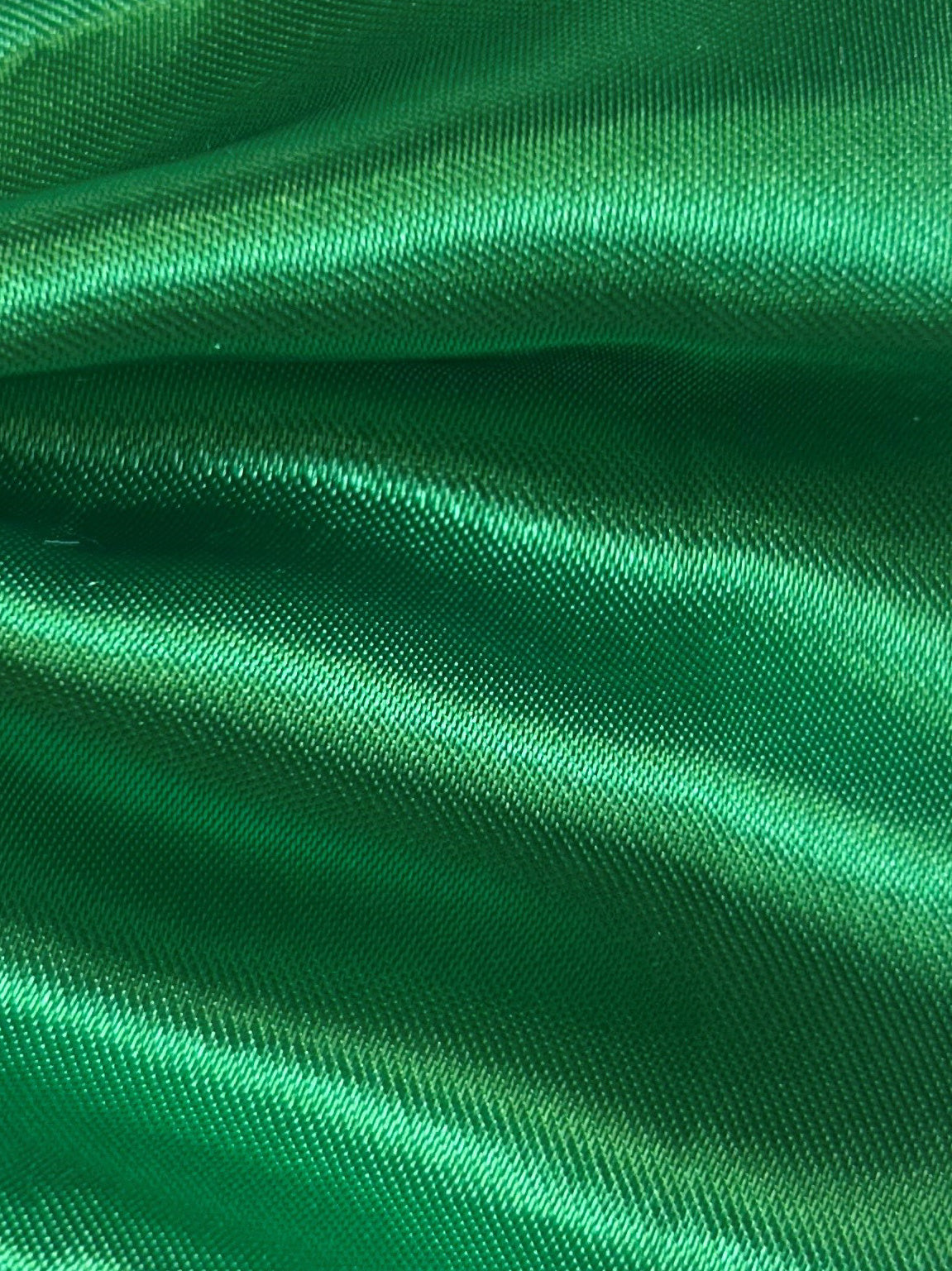 Smaragdgrüner Polyestersatin – Ascot