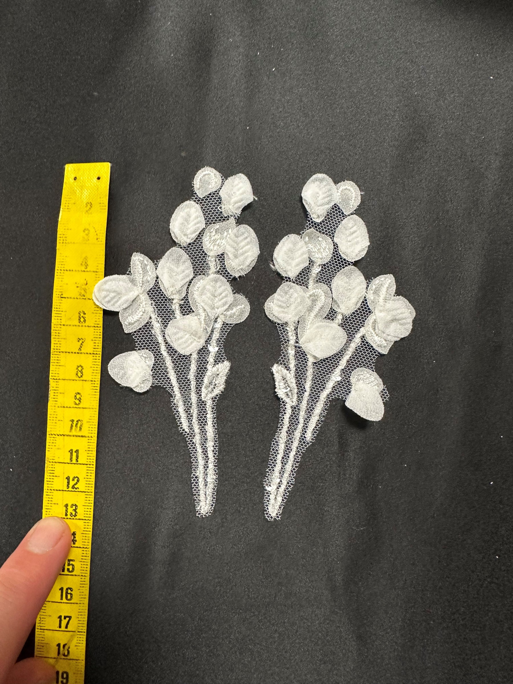 Elfenbeinfarbene florale Spitzenapplikationen – MT6003