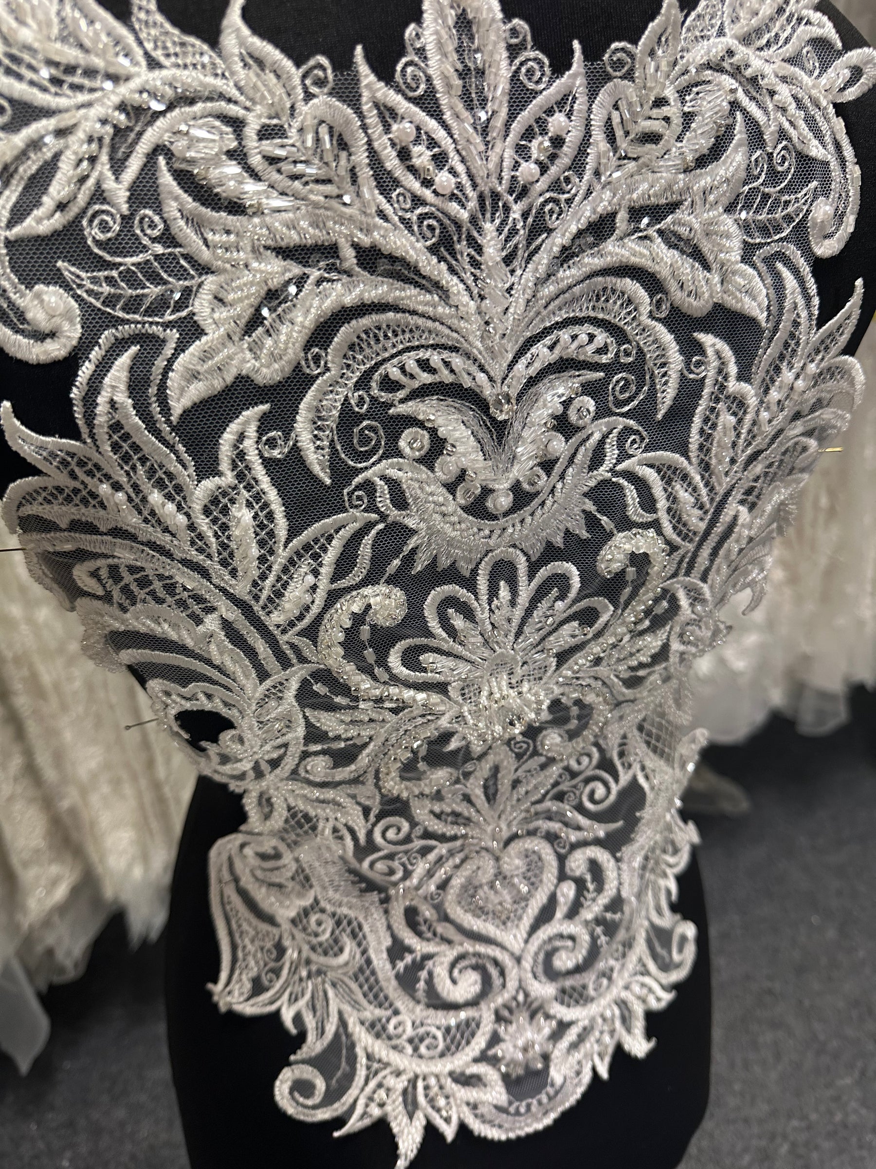 Elfenbeinfarbene Perlenspitzenapplikation - Waran (CF AP 241)